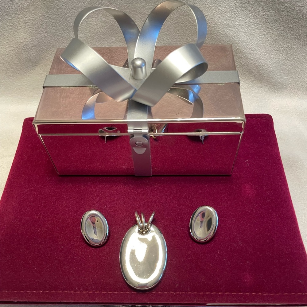FREE💥 Earrings and Pendant Set Silver Fashion Jewelry A